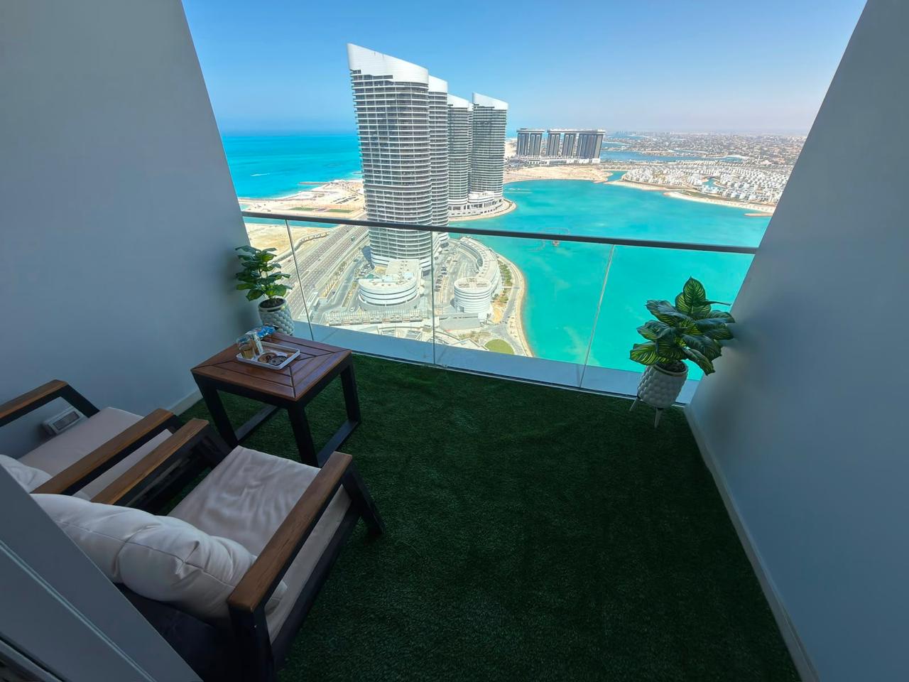 Studio on Floor 27, Sea and Lake View, The Gate, Alamein