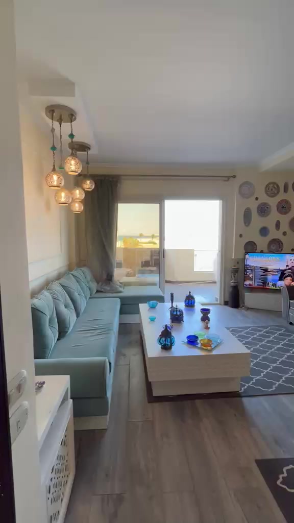 Sea-View Apartment with Huge Terrace, Florenca, Arabia
